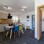 House Ulika Loborika