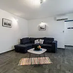 فيلة House Ulika *