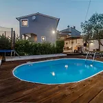 House Ulika فيلة Loborika