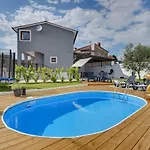 House Ulika * Loborika