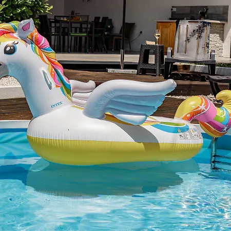 House Ulika * Loborika