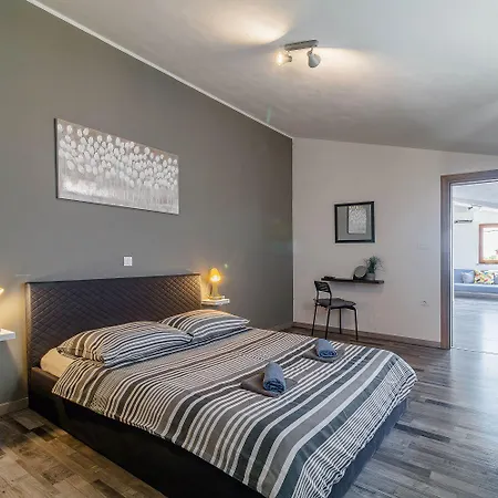 Villa House Ulika Loborika