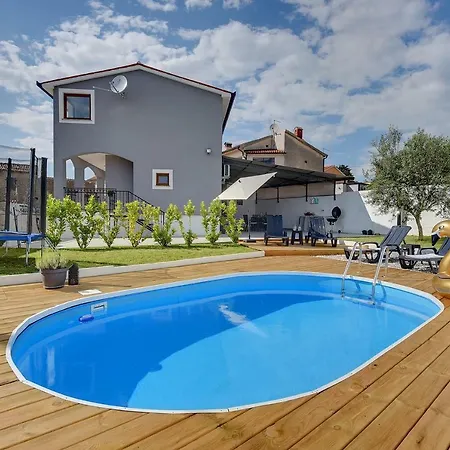 House Ulika * Loborika